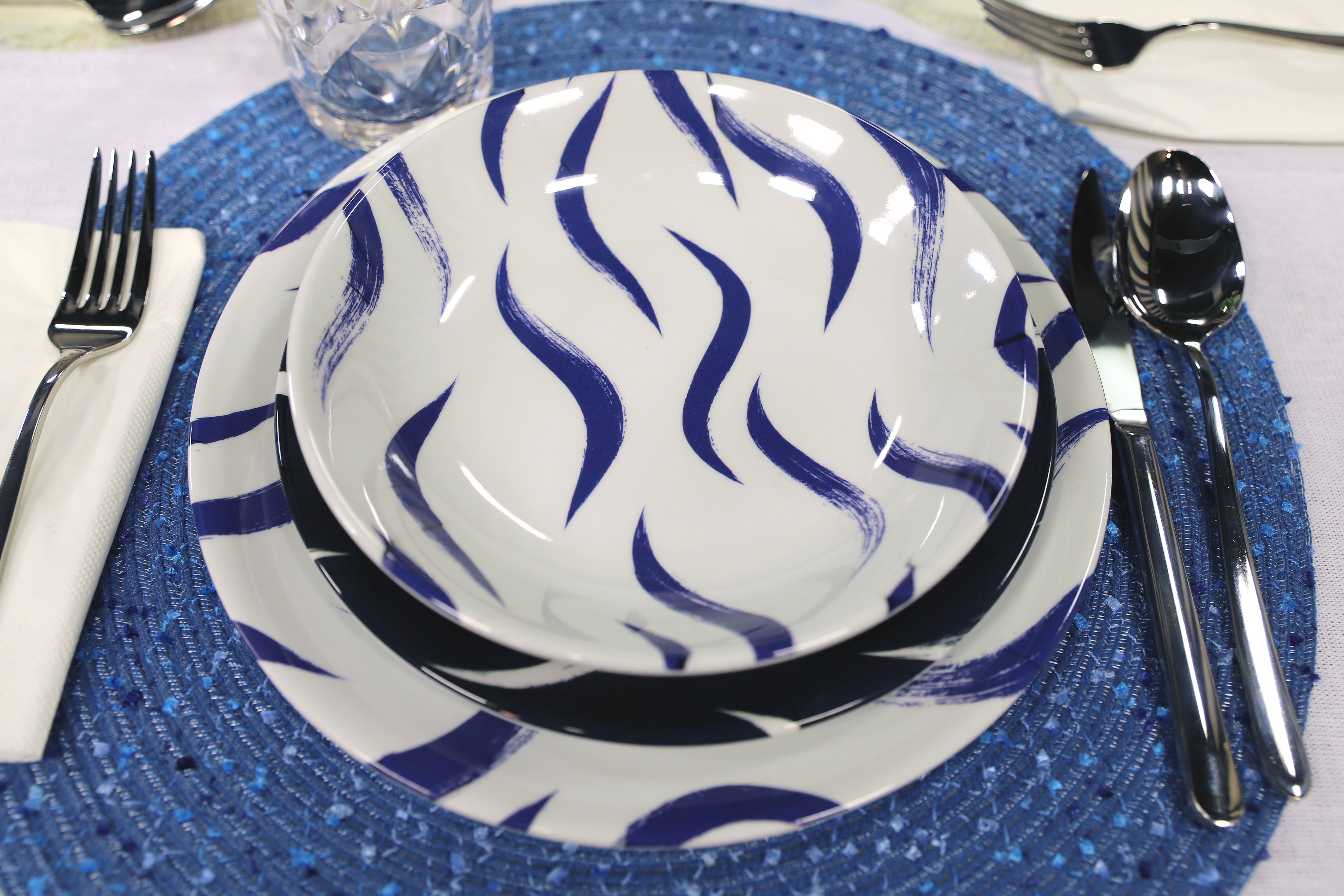 Choppy Pattern Melamine Dinnerware Set - Dinner Plates